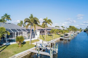 Marina - Tropical Oasis 4-bedroom CANAL- HEATED POOL home with dock in SW Cape Coral (Cape Coral)