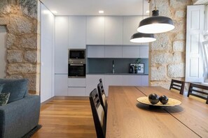 Dining - Comércio Ribeira Luxury Apartment - Elegant Comfort in Porto's Historic Heart (Porto)