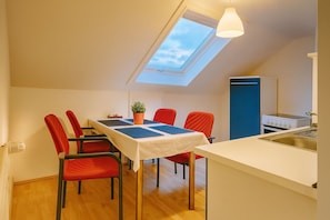 Dining - Tor zu Frankreich – modern apartment in a unique location (Neuburg am Rhein)