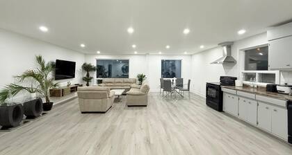 Private home | 4 Free onsite parkings | Minutes to Hwy 401