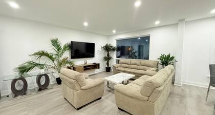 Private home | 4 Free onsite parkings | Minutes to Hwy 401