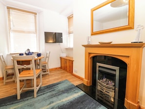 Cottage | Dining