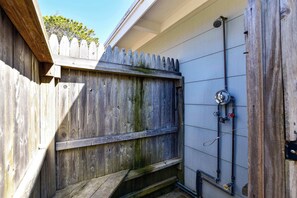 Property grounds - Steps to Lecount Hollow Beach! (Wellfleet)
