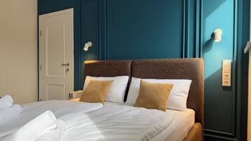Premium bedding, in-room safe, desk, laptop workspace