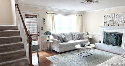 Spacious 4 bed, 2.5 bath, Masters Tournament Rental in welcoming Evans community