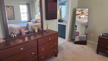 4 bedrooms, iron/ironing board, WiFi, bed sheets