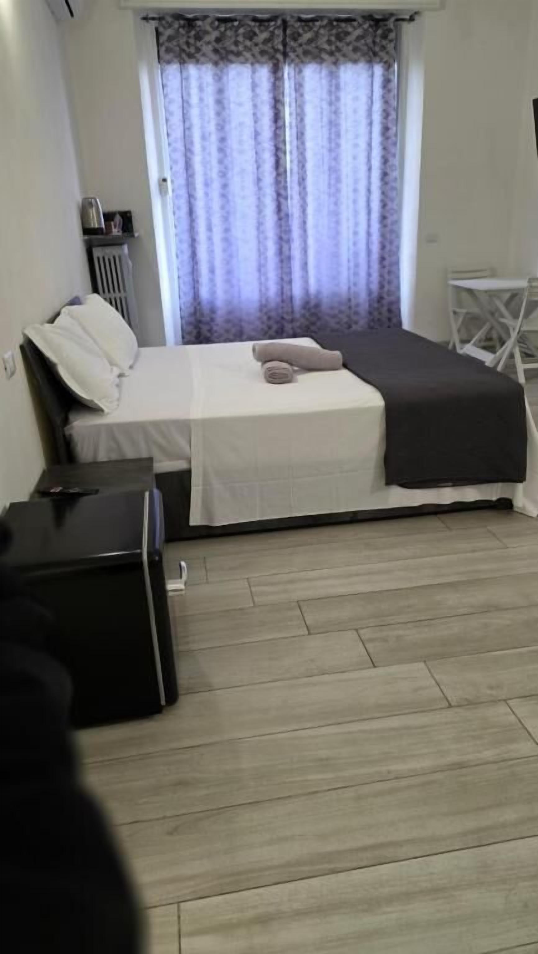 สแตนดาร์ดอพาร์ทเมนท์, ระเบียง, วิวเมือง | ผ้าม่านกันแสง, เตารีด/โต๊ะรีดผ้า, Wi-Fi ฟรี