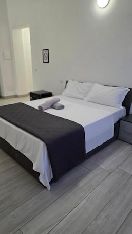 Standard Apartment, Balcony, City View | Hypo-allergenic bedding, down comforters, desk, laptop workspace. Casa Manzoni