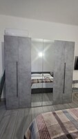 Ropa de cama hipoalergénica, cubrecamas y escritorio 