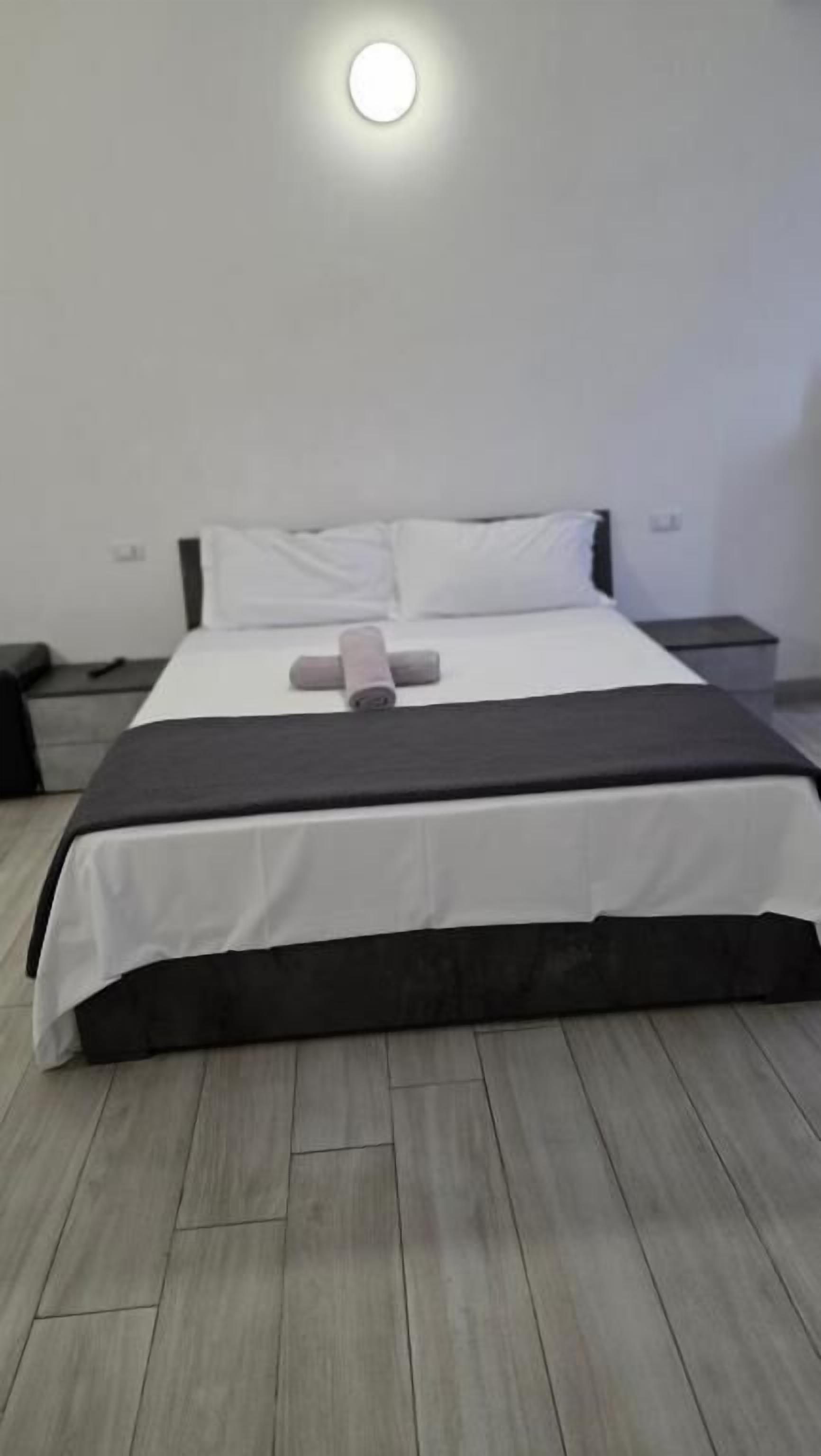 Standard-huoneisto, parveke, kaupunkinäköala | Pimennysverhot, silitysrauta/-lauta, ilmainen Wi-Fi