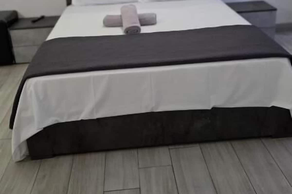 Standard-huoneisto, parveke, kaupunkinäköala | Pimennysverhot, silitysrauta/-lauta, ilmainen Wi-Fi