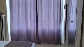 Standard-huoneisto, kaupunkinäköala | Pimennysverhot, silitysrauta/-lauta, ilmainen Wi-Fi