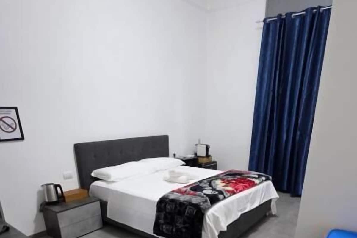 Standard-huoneisto, kaupunkinäköala | Pimennysverhot, silitysrauta/-lauta, ilmainen Wi-Fi