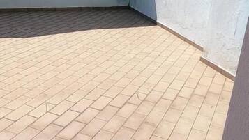 Comfort-Apartment, Balkon, Blick auf den Innenhof | Unterkunftsgelände