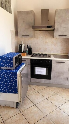 Appartement Confort, balcon, vue cour intérieure | Cuisine privée
