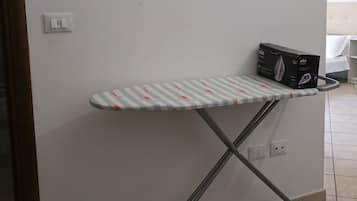 Comfort-Apartment, Balkon, Blick auf den Innenhof | Verdunkelungsvorhänge, Bügeleisen/Bügelbrett, kostenloses WLAN