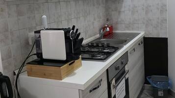 Standard-Apartment, Balkon, Blick auf den Innenhof | Eigene KĂŒche