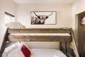 3 bedrooms, desk, iron/ironing board, WiFi - Lakefront | Trails | Skiing | Views | Georgetown (Georgetown)