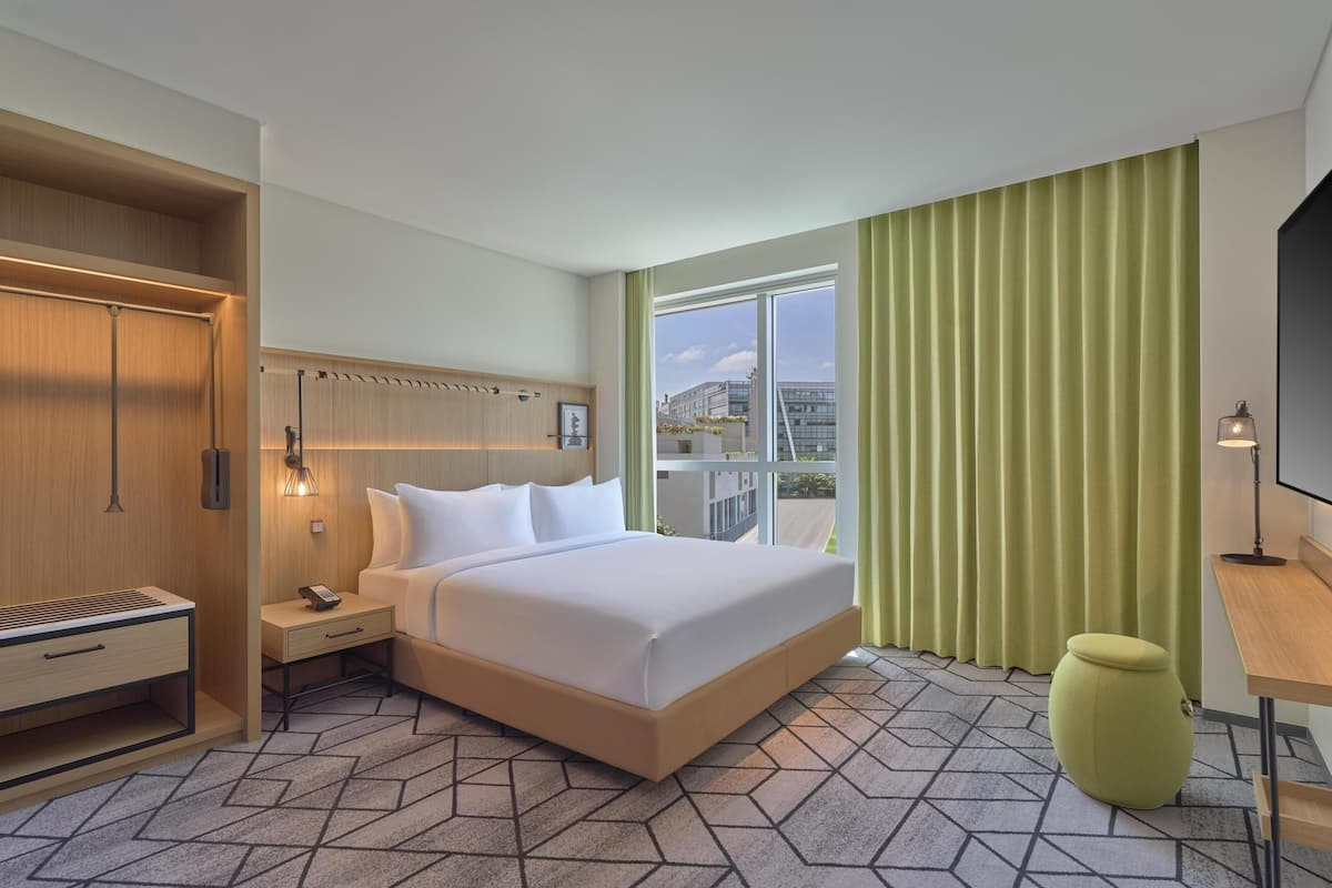 Room, 1 King Bed, Accessible | Premium bedding, minibar, in-room safe, desk