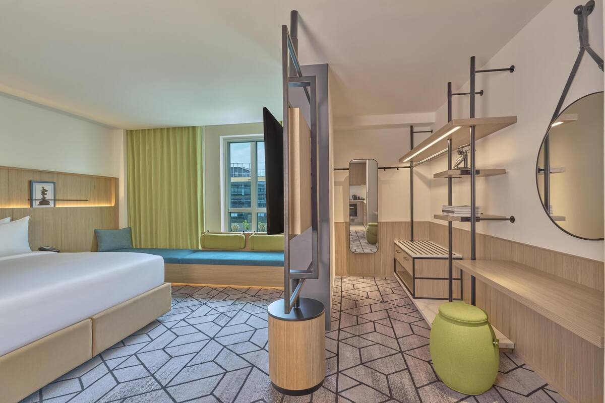 Suite, 1 cama King size (Extended Stay) | Ropa de cama de alta calidad y minibar