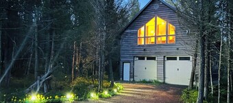 GLEN TREE Loft- Private Loft Near Trails Lakes & Summer Fun