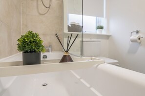Hair dryer, towels - Chapel Allerton Retreat for Families + Parking - Pass the Keys (Leeds)