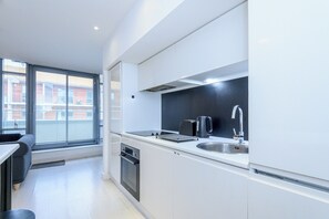 Fridge, microwave, oven, dishwasher - Stylish Central Retreat in the Heart of Leeds - Pass the Keys (Leeds)