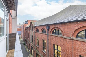 Property grounds - Couple’s Escape with Balcony-Heart of Leeds Centre - Pass the Keys (Leeds)