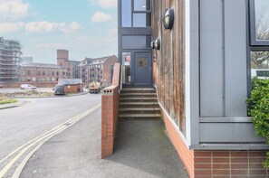 Exterior detail - Central Leeds Hub - Ideal for Couples/Families - Pass the Keys (Leeds)