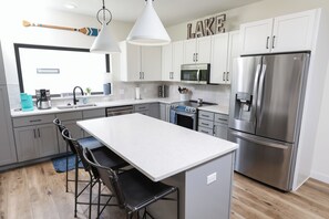 Fridge, microwave, oven, stovetop - Walk to Arnolds Park, 10 beds, Pool (Arnolds Park)