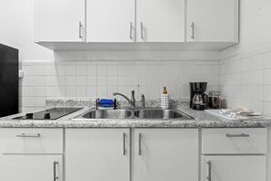 Microwave, stovetop, coffee/tea maker, cookware/dishes/utensils - La Placita Charm | Walk to Beach & Nightlife (San Juan)