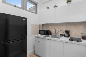 Fridge, microwave, stovetop, coffee/tea maker - La Placita Proximity with Beach & Nightlife (San Juan)
