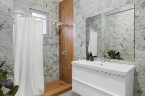 Bathroom - La Placita Beach & Nightlife at Your Doorstep (San Juan)