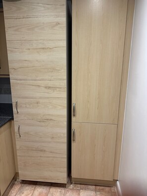 Interior - Staying With Ganmos Place (Bracknell)