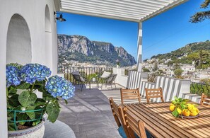 Outdoor dining - Exclusive Villa with Caprese architecture recently renovated. (Capri)
