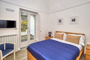 3 bedrooms, iron/ironing board, WiFi, bed sheets - Exclusive Villa with Caprese architecture recently renovated. (Capri)