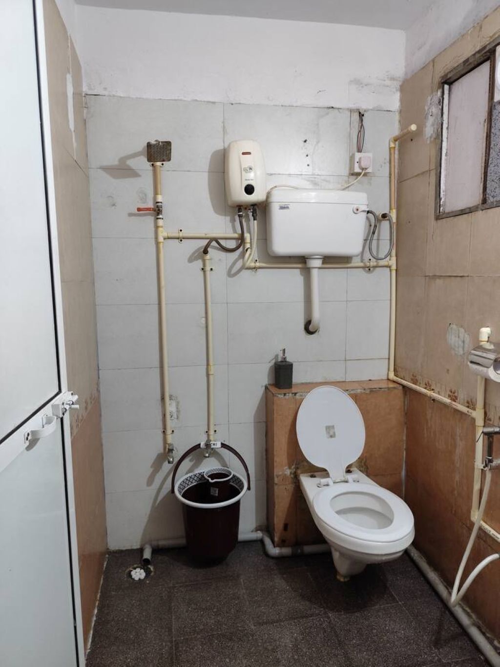 Dusj, hårføner, bidé og håndklær