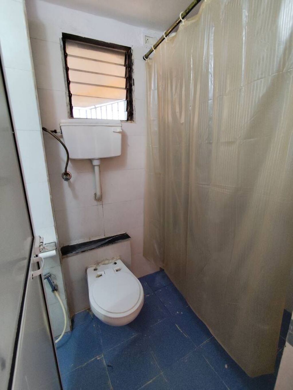 Ducha, secador de pelo, bidet, toallas
