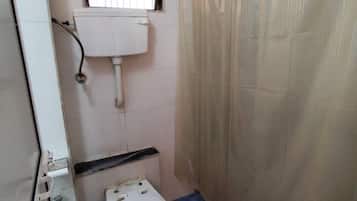 Ducha, secador de pelo, bidet, toallas