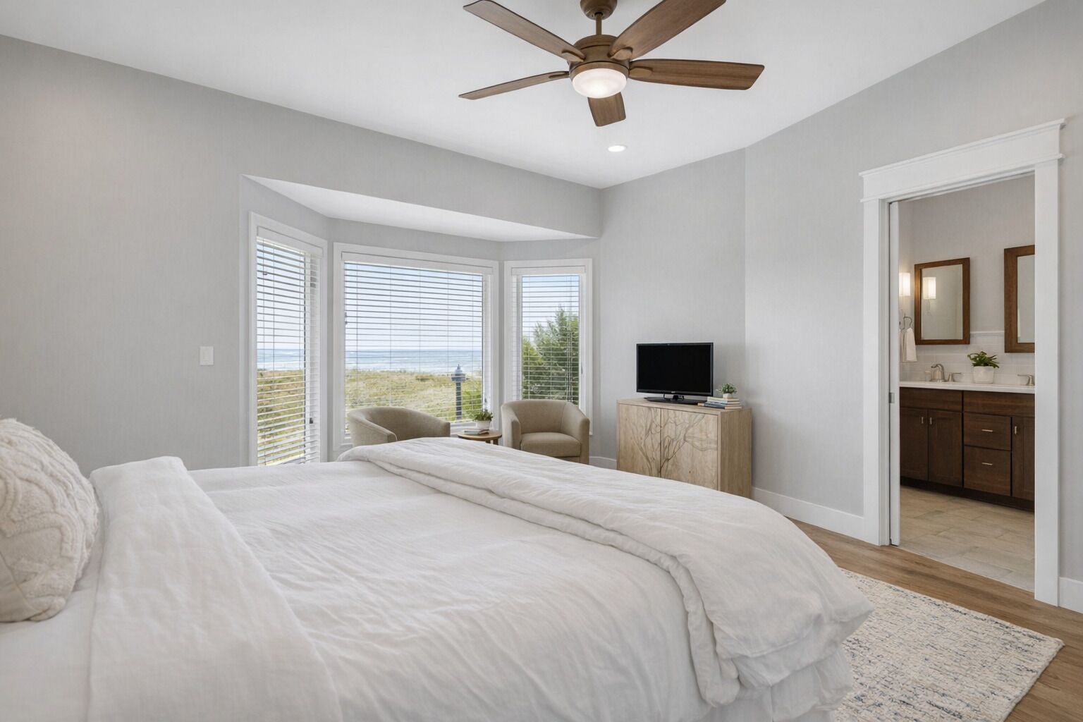 4 chambres, fer et planche à repasser, Wi-Fi gratuit, draps fournis