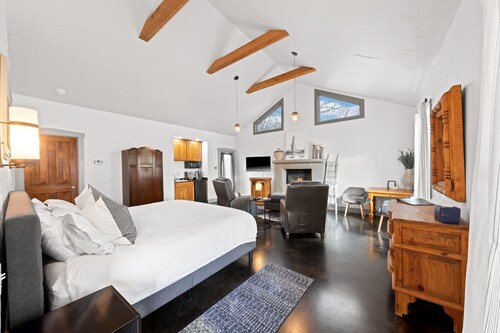 Cross Mt Retreat - Hot Tub & 2 Private Suites