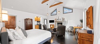 Cross Mt Retreat - Hot Tub & 2 Private Suites