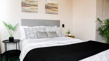 Bureau, fer et planche à repasser, Wi-Fi, draps fournis