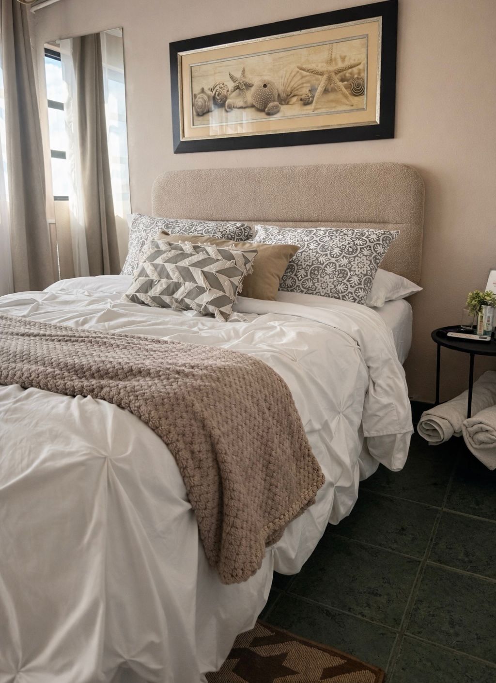 Desk, iron/ironing board, WiFi, bed sheets