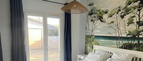 4 bedrooms, travel crib