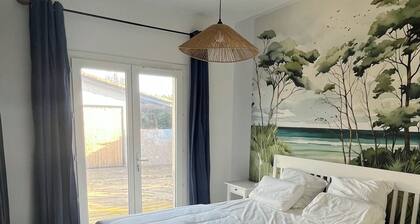 Large villa with a marine atmosphere, 20 minutes from beaches and lakes! Ideal for families