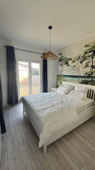 Large villa with a marine atmosphere, 20 minutes from beaches and lakes! Ideal for families