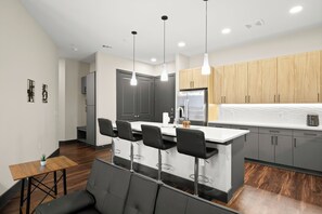 Interior - Cozy 1-bedroom apartment with AC in quaint Austin (Austin)