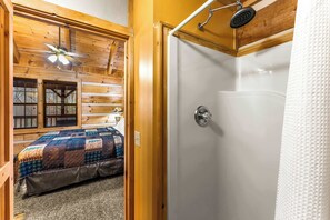 Shower, hair dryer, towels, shampoo - Cabin for 6 w Hot Tub & Game Room (Gatlinburg)