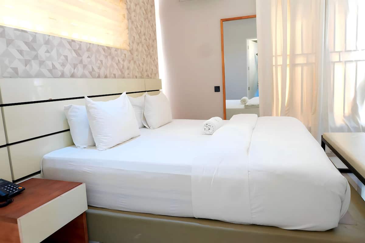 Caixa forta a l'habitació, planxa i posts de planxar i wifi gratuïta